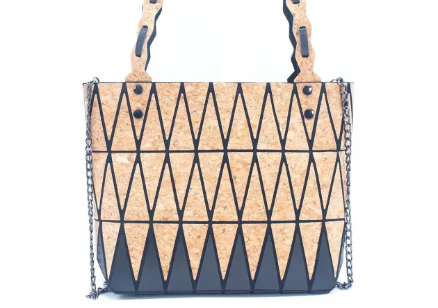 Mała  torebka  korkowa w geometryczne wzory