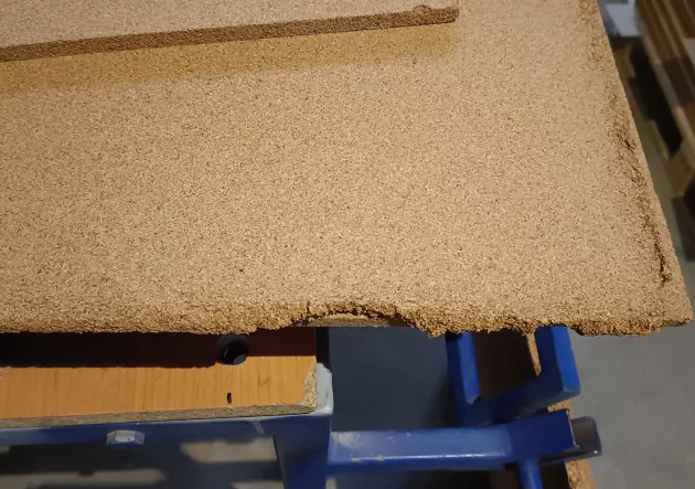 Płyta korkowa 10mm 915x610mm drobnoziarnista  -uszkodzona
