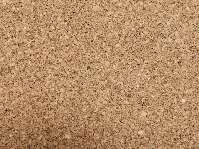 Najlepsze sposoby na łączenie korka z innymi materiałami we wnętrzach 