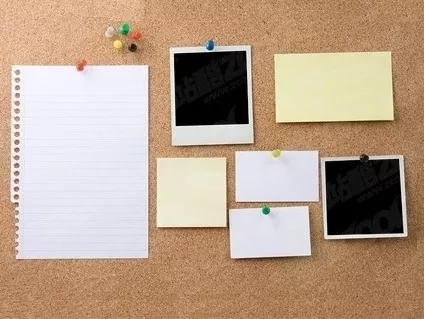 Tablice korkowe w domowym biurze – organizacja z klasą