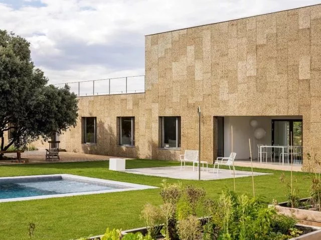 Korek w budownictwie ekologicznym – rosnący trend