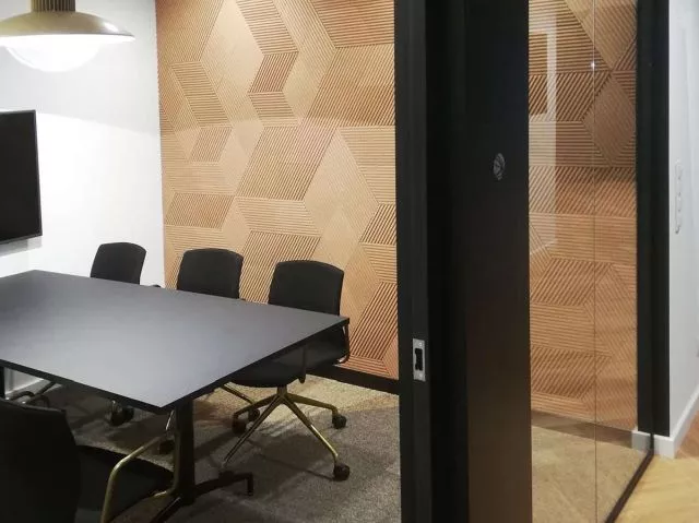 Jak korek poprawia akustykę pomieszczeń?